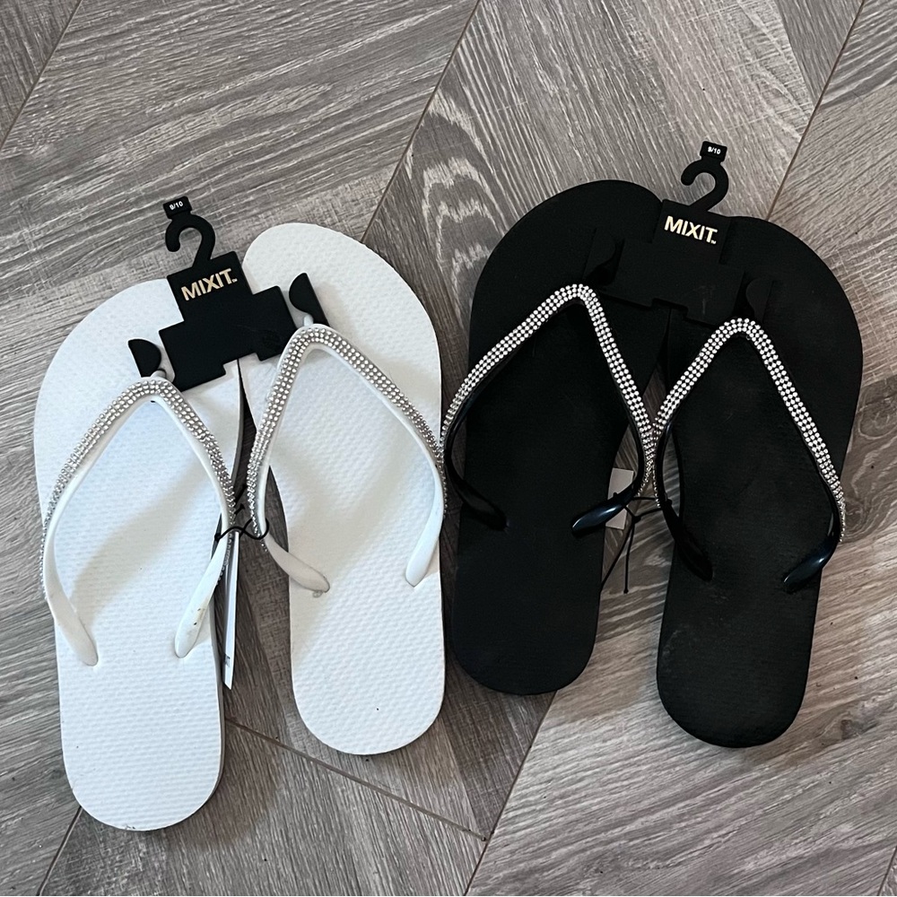 2 pair blinged out flip flops Size 9/10